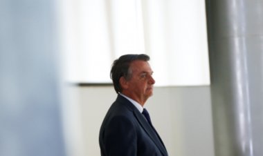 Bolsonaro edita MP que limita remoção de conteúdos nas redes sociais